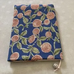 ☆ハンドメイド　ブックカバー　文庫本　北欧　ブルー系　しおり付き☆