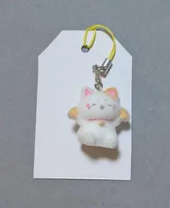 白い猫のぬいぐるみストラップ