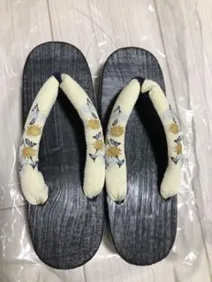黒色花柄刺繍雪駄　新品