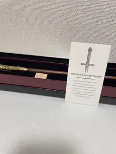 希少品★未使用品★ハリーポッターと秘密の部屋★グリフィンドールの剣★ピンズ ハリーポッター グリフィンドールの剣 - メルカリ