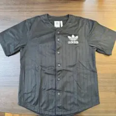 adidas 黒 ストライプ ボタンアップシャツ