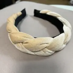 【美品・送料込み】ベロア生地ふわふわカチューシャ（アイボリー）