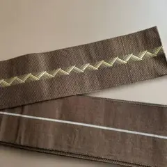 茶色の角帯 金色の模様入り