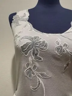 VIVIENNE TAM 花刺繍　ニット　グレー✨
