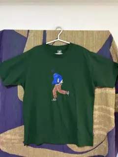 ダークグリーン Tシャツ キャラクタープリント