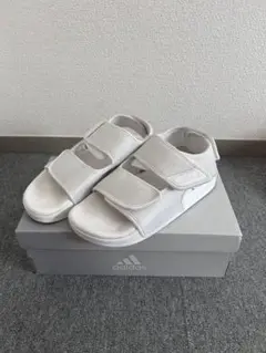 adidas ホワイト スポーツサンダル ベルクロ