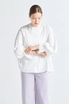 yori スカラップカットワークブラウス