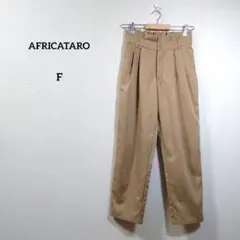 AFRICATARO　パンツ　カジュアルパンツ　テーパード　ベージュ　レディース