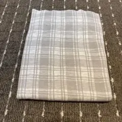 グレーとホワイトのチェック柄ニット生地