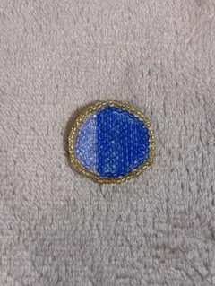 バイカラーの海ブルーブローチ ビーズ刺繍