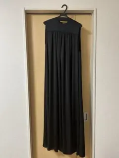 ASTRAT ノースリーブ ロングワンピース 黒