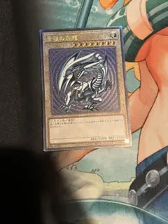 青眼の白龍レリーフ