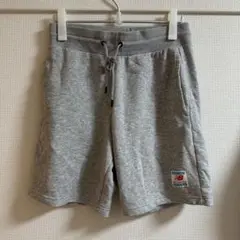 New Balance グレーショートパンツ