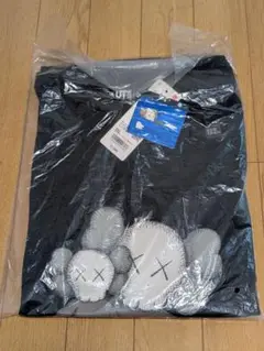 新品未使用　ユニクロ　kaws 3XL ブラック キャラクターTシャツ