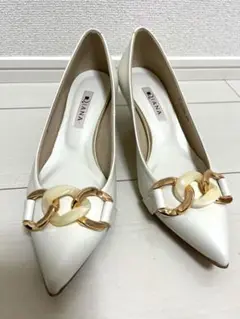 ダイアナ チェーンモチーフパンプス