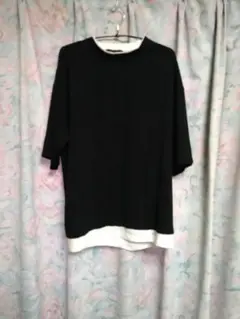 VICCI 首周りと裾の白がアクセントの黒Tシャツメンズ