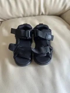 ブラック ベルクロサンダル