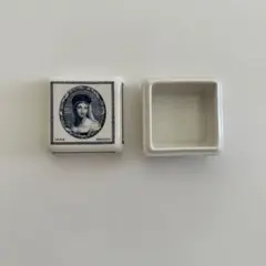 ビュリーアラバストル用ケース / マドモワゼル・バイカル 白い陶器の小物入れ