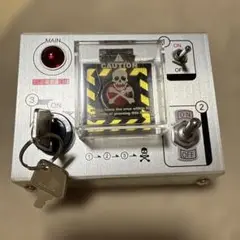 中古　傷あり　初期　ザリガニワークス　自爆ボタン