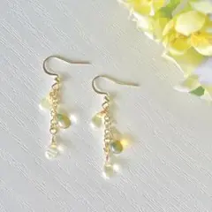 エメラルド×トパーズ×イエローカラーのチェコドロップピアス