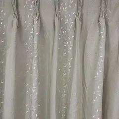 リーフグリーンの刺繍ドレープカーテン2枚組み　ニトリ