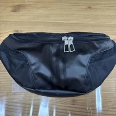 adidas ブラック ボディバッグ　ウエストポーチ