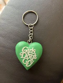 Girls Don't Cry ハート型キーホルダー