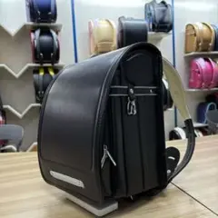 新品の学生用革製ランドセル