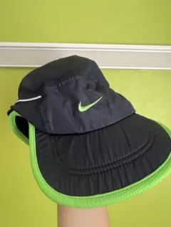 Nike 黒/緑 ハット