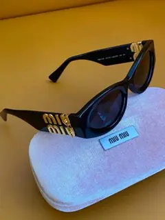 Miu Miu キャットアイ サングラス ブラック