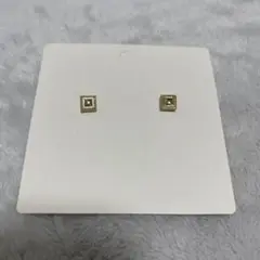 スクエアピアス