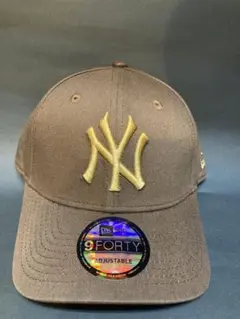 New Era NYロゴBrown色Gold刺繍キャップ男女用フリーサイズ