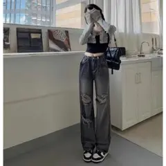 大人気❤️ゆったりデニムパンツ✨ダメージ加工でお洒落なデートコーデに！
