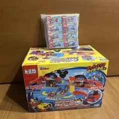 ミッキーマウスとロードレーサーズ　ミッキーガレージ　トミカ８個付き