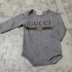GUCCI グレー ロゴロンパース 3M