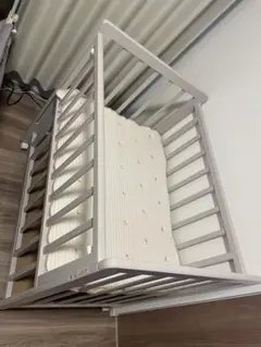 木製ベビーベッド グレー マットレス付き