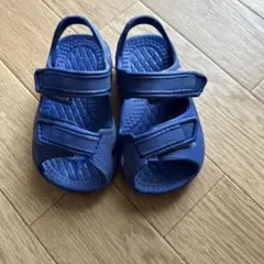 青いサンダル