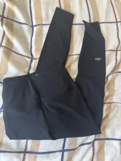 新品未使用aloyogaアローヨガ 黒 ヨガパンツエアリフトSSサイズ