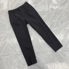 Ici et la テーパードパンツ ブラック 無地 タック入り ベルトループ付
