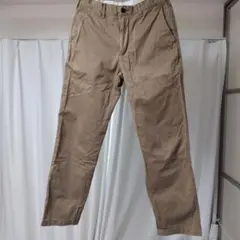 ユニクロ　ベージュ チノパン ブラウンボタン