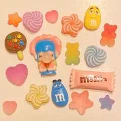 ガムを膨らます可愛い女の子♡ クロックスジビッツ　サンダルアクセサリー　お菓子