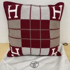 【大人気、入手困難】Hermes アヴァロン クッション レッドホワイト