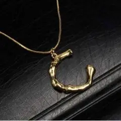 ビンテージ風 ビッグ イニシャル ネックレス 英字 レトロ C インスタ 秋服
