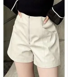 フェイクレザーショートパンツ