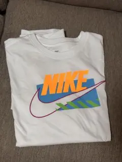 【ほぼ新品】Nike グラフィック Tシャツ（M）
