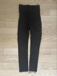UNIQLOマタニティパンツ　黒