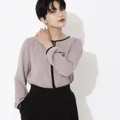 『NATURAL BEAUTY BASIC』プチメタルバイカラーブラウス