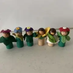 ドイツ　花の衣装　木製人形セット