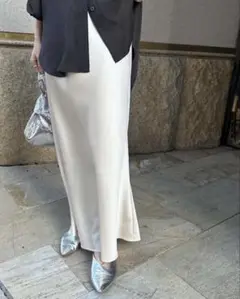 CE'E_SE'E シーシー マットサテンストレートスカート