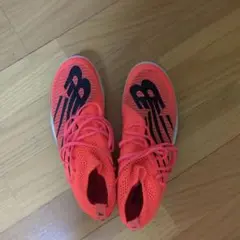 New Balance オレンジ スパイクシューズ